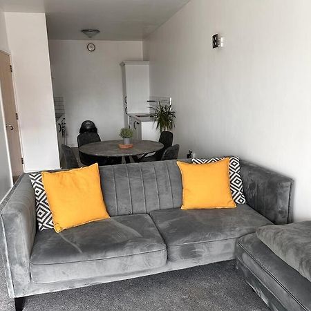 Recently Refurbished Apt Central Mk Free Parking Милтън Кейнс Екстериор снимка