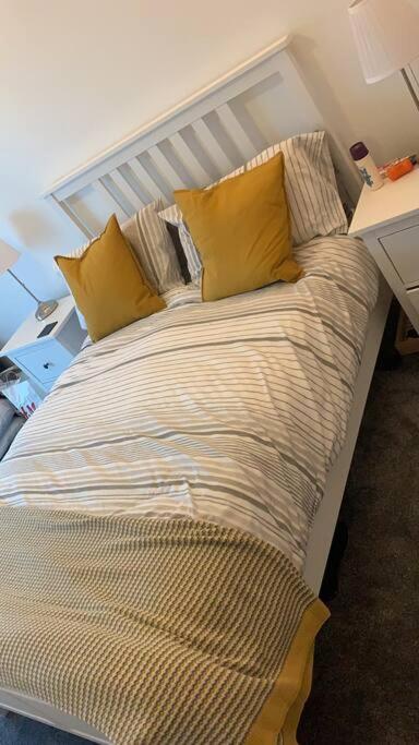 Recently Refurbished Apt Central Mk Free Parking Милтън Кейнс Екстериор снимка