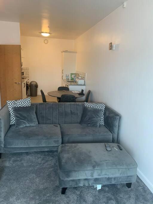 Recently Refurbished Apt Central Mk Free Parking Милтън Кейнс Екстериор снимка