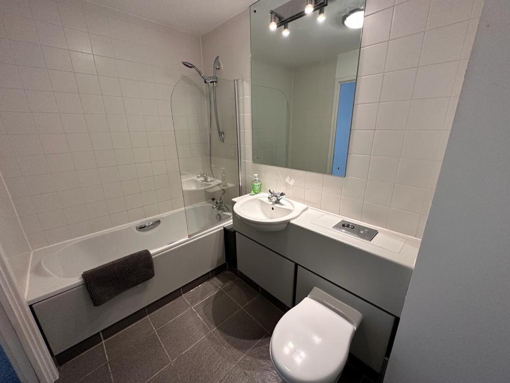 Recently Refurbished Apt Central Mk Free Parking Милтън Кейнс Екстериор снимка