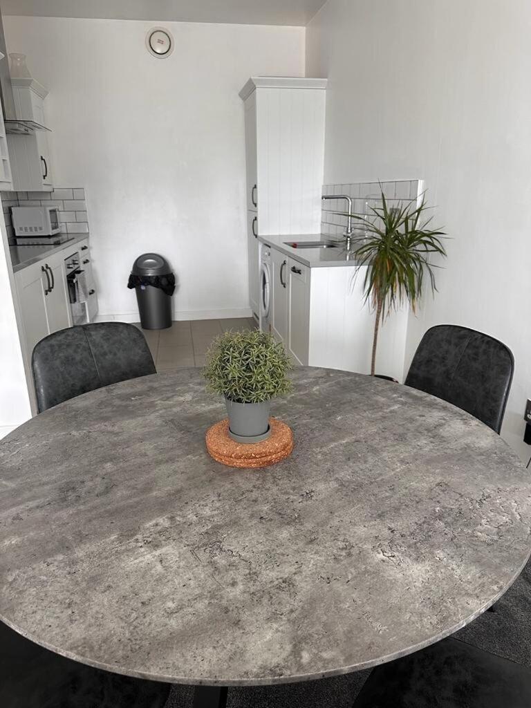 Recently Refurbished Apt Central Mk Free Parking Милтън Кейнс Екстериор снимка