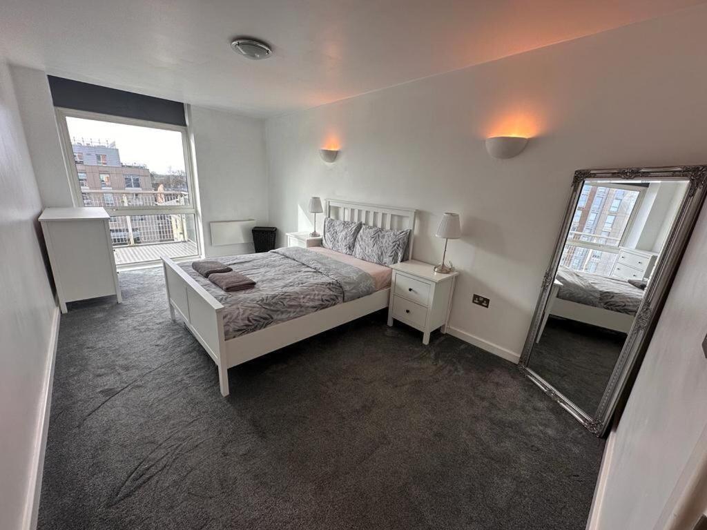 Recently Refurbished Apt Central Mk Free Parking Милтън Кейнс Екстериор снимка