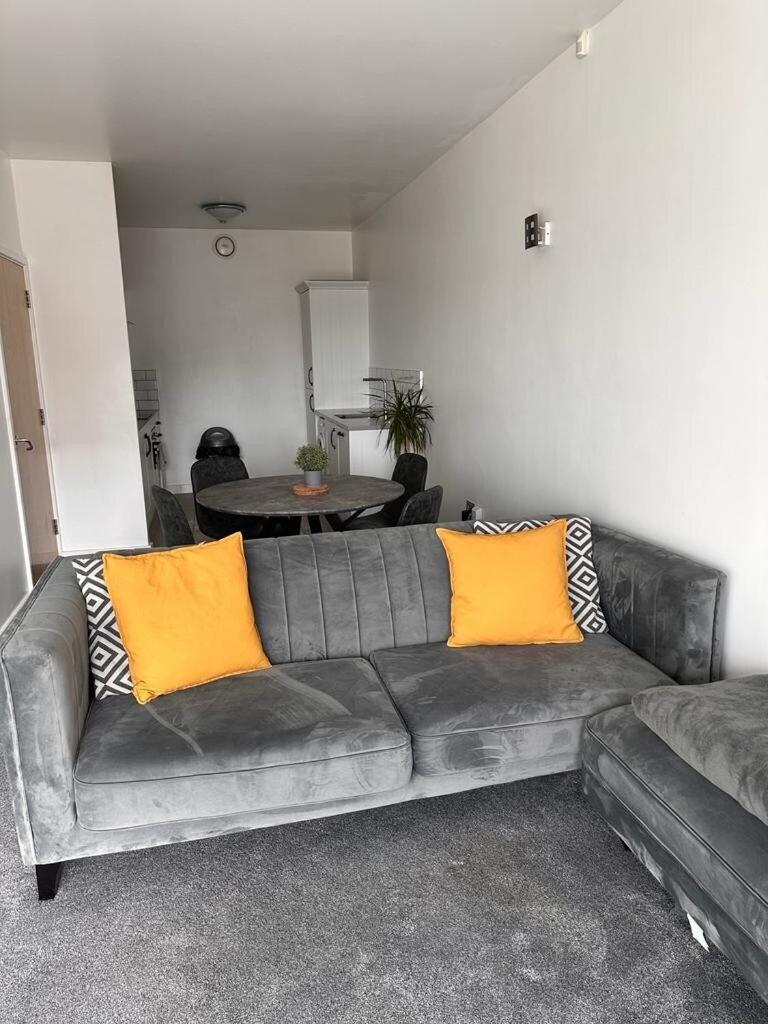 Recently Refurbished Apt Central Mk Free Parking Милтън Кейнс Екстериор снимка