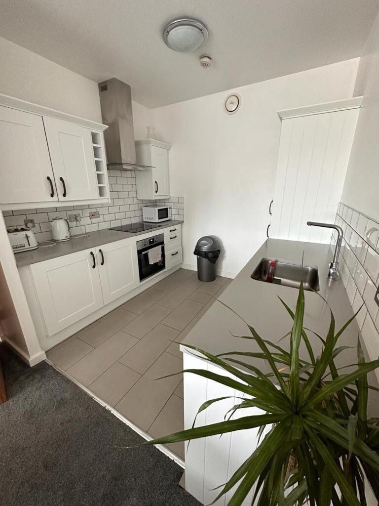 Recently Refurbished Apt Central Mk Free Parking Милтън Кейнс Екстериор снимка